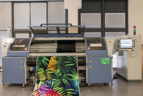Digital printing machines prints all colors at once